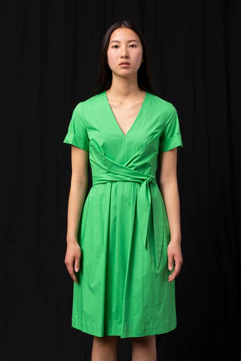 abito verde impermeabile coordinato donna prada|Impermeabili Prada verde per Donna .